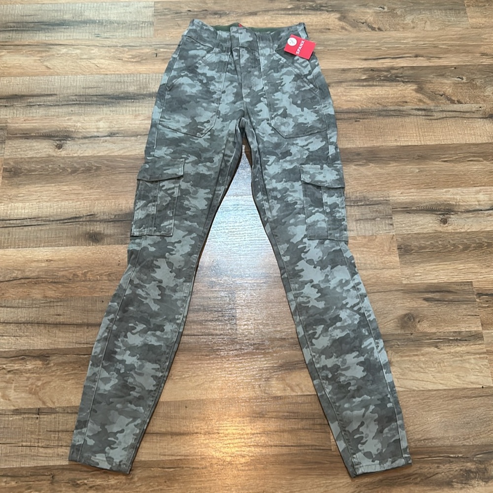 SPANX TWILL CARGO PANTS WOMEN SIZE XS PETITE CAMO NEW